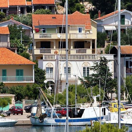 Apartments By The Sea Jezera, Murter - 5063 Bagian luar foto