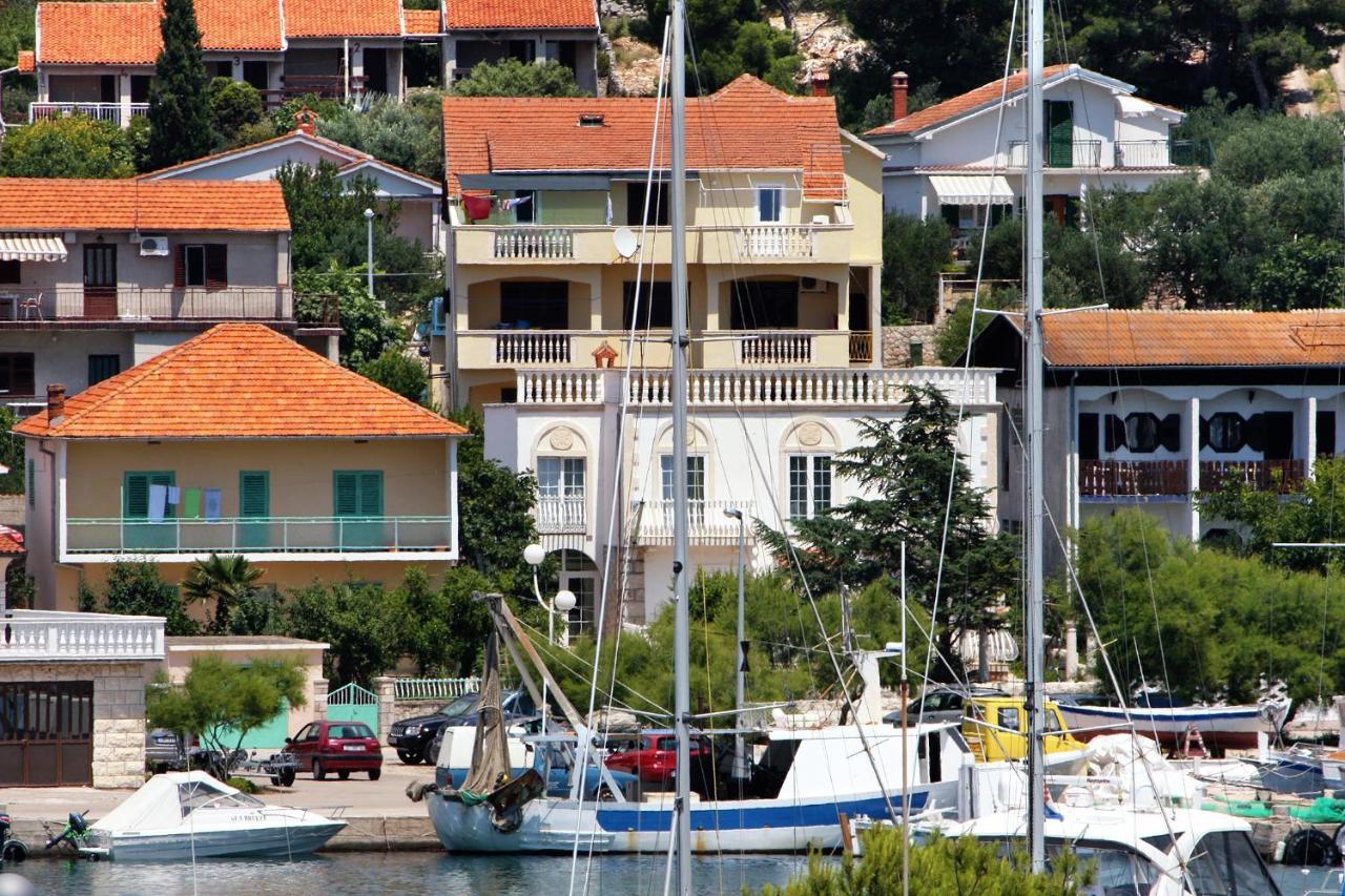 Apartments By The Sea Jezera, Murter - 5063 Bagian luar foto