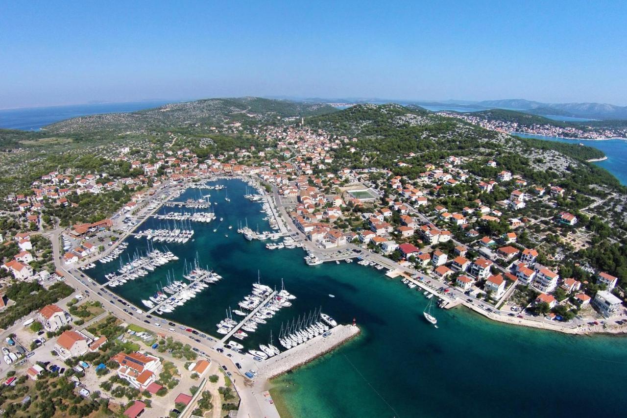 Apartments By The Sea Jezera, Murter - 5063 Bagian luar foto