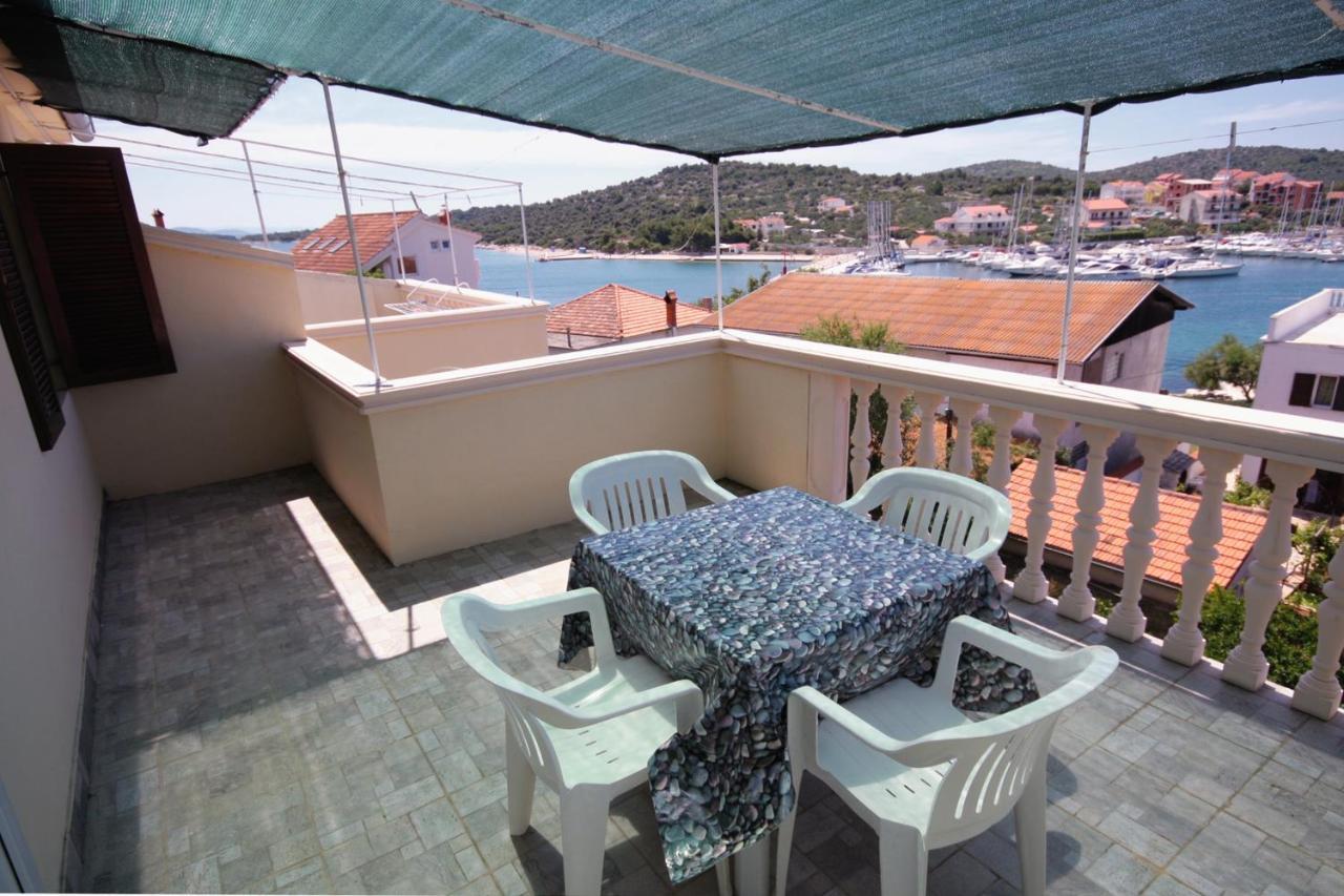 Apartments By The Sea Jezera, Murter - 5063 Bagian luar foto